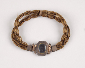 1978-09-4 (hair bracelet of mary pierce)